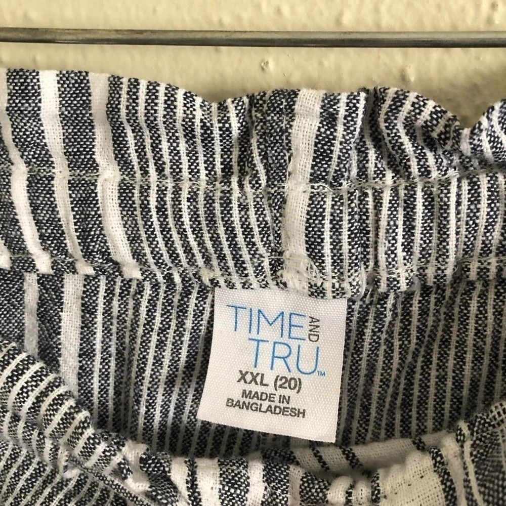 Time and Tru lightweight pants